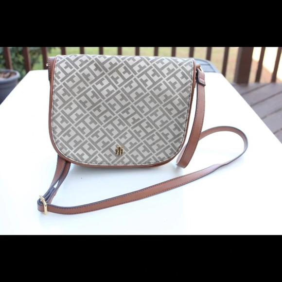 Tommy Hilfiger cross body bag - Picture 1 of 11